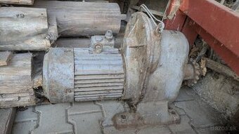 Motor s prevodovkou