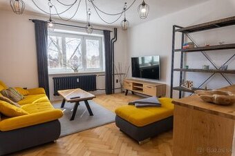 Dizajnovo zrekonštruovaný 2-izbový byt, centrum top lokalita