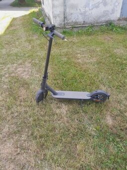 Elektrická kolobezka XIAOMI Mi Electric Scooter Essentia