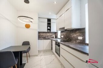 Moderný rodinný dom bez ďalších investícií – bývanie v meste