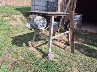 Stolová píla na 380 V