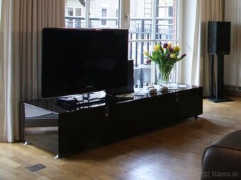 Behr International : menos kommode