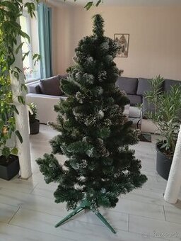 Predám zachovalý vianočný stromček