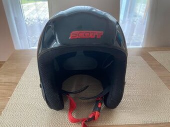 Lyžiarska prilba Scott.