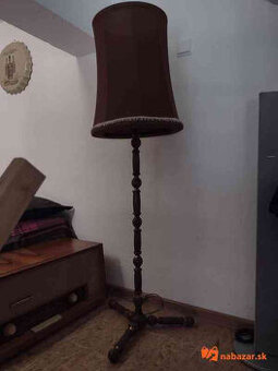 Stojaca retro lampa