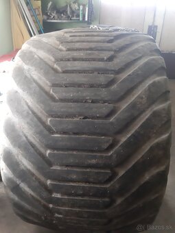 Claas lexion  pneu  700/50-26,5