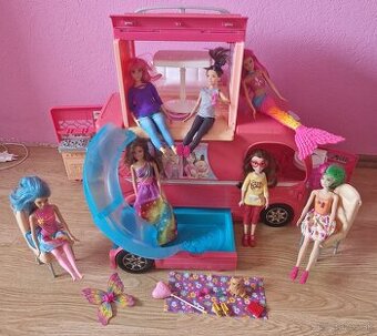 Obrovský Barbie karavan s bazénom a 7ks bábikami Barbie