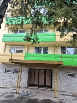 Predám veľkú garzónku (27 m2) s balkónom v Komárne