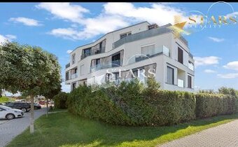 Štýlové bývanie so záhradou pri jazere len 20 minút od Brati