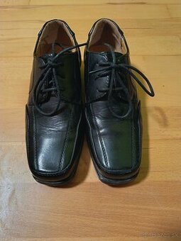 Spolocenské topánky