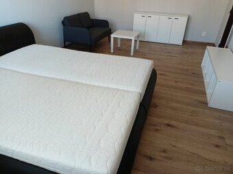 Velky 1i byt 42m2 balkon