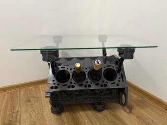 Konferenčný stolík z bloku motora bmw