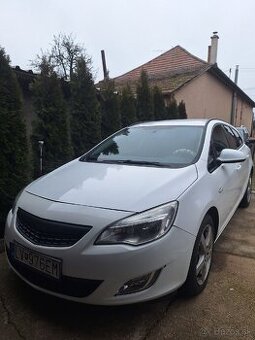 Opel Astra J Sports Tourer 1,7 cdti 81kW
