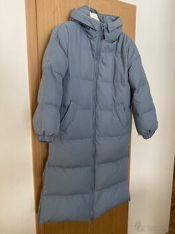 Damska dlha perova bunda Stradivarius