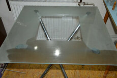 Jedalensky stol zo skla - 1