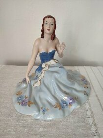 Royal dux žena so sukňou porcelánová soška
