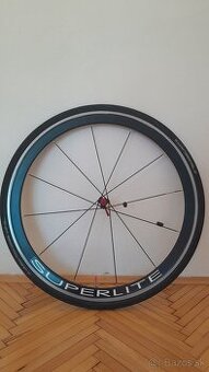 Predné koleso na cestný bicykel