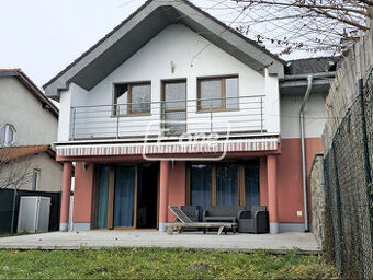 Predaj I Rodinný dom s terasou a záhradou v Rovinke