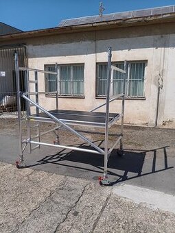 Predám alebo prenajmem nové pojazdné hliníkové lešenie.