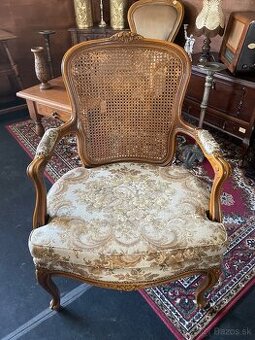 Starožitné kreslo