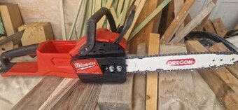 Akumulátorová píla Milwaukee M18