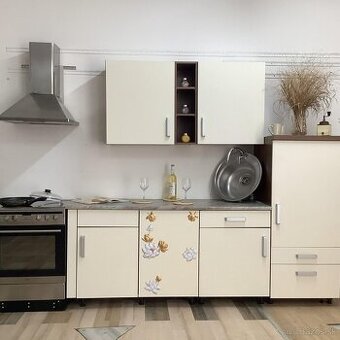 Svetlá moderná kuchyňa IRMA