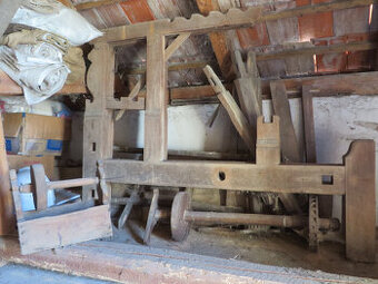 Starobylé drevené tkáčske krosná – kompletné