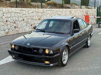 Prodám BMW M5 e34