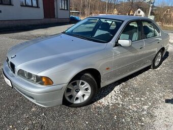 BMW Řada 5 520i 2.2i 125KW 1.MAJITEL ROČNÍK 1935