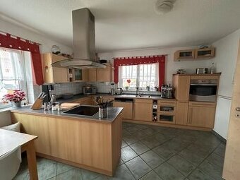 Moderně-klasická kuchyně (2403.21)