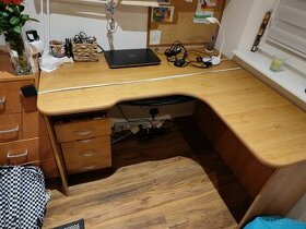 Písací stôl rohový