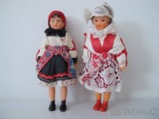 Staré hračky bábiky v ľudovom kroji