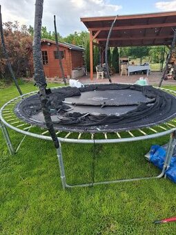 Trampolína