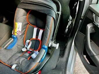 Britax Romer Baby-Safe 2 2020 + isofix základňa (BASE)