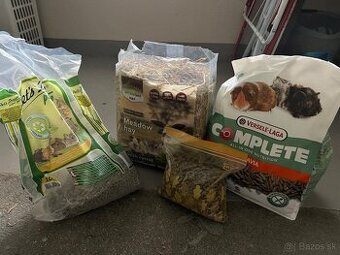 GRANULE SENO SLAMA VYBAVA DO KLIETKY PRE HLODAVCE