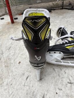 Bauer Vapor X4