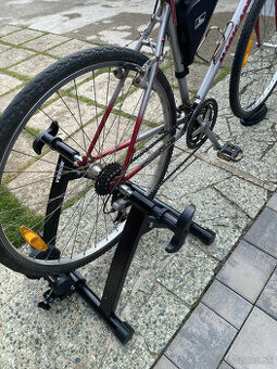 Indoor cyklo trenažér