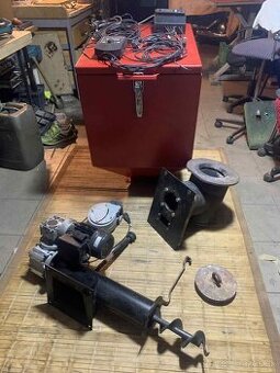 Šnekový podavač so zasobnikom