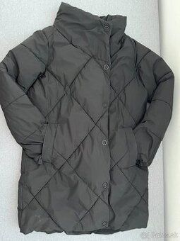 Damska cierna tepla bunda c. 38/M