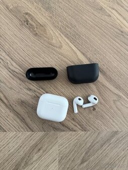 Apple AirPods (3. generácie) s Lightning s nabíjacím puzdrom