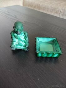 Predám starožitnú sošku Gandhí z malachitu