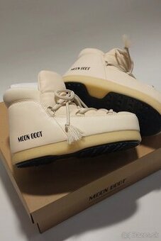 Moon boot