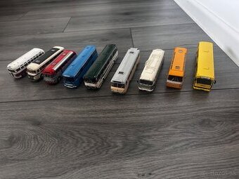 Autobusy deagostin 1:72