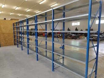 Kovový policový regál