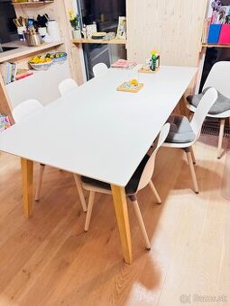 Kuchynský stôl plus stoličky