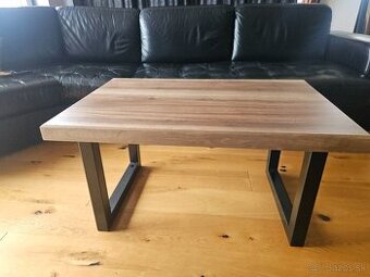 Orechovy konferencny stolik