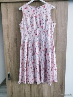 bledoružové šaty, čierne šaty, biele šaty, biela košeľa