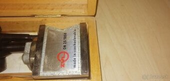 Magneticky stojančok ZVL  + dre púzdro + hodiny podľa vyberu