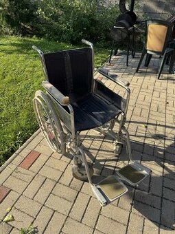 Stary invalidny vozik