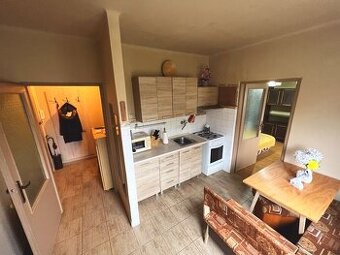 Na predaj pekný veľký 1 izbový byt s balkónom, Komárno